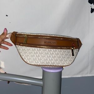 MUST GO! MICHAEL KORS Fanny Pack